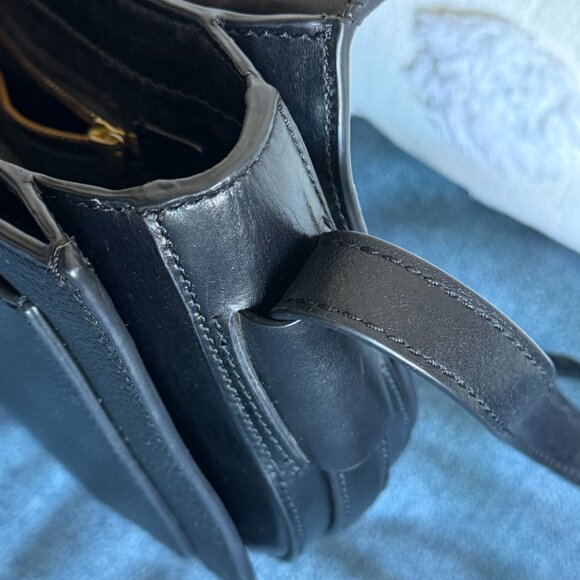 Tory Burch’s classic leather equestrian-inspired style black crossbody bag - Picture 5 of 11